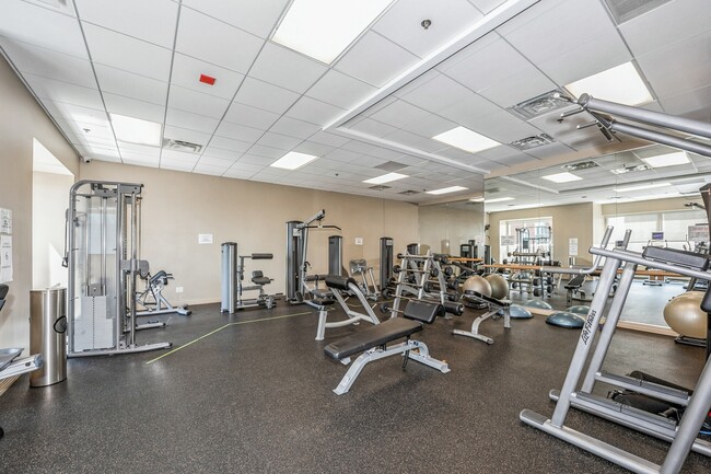 Building Photo - 512 N McClurg Ct