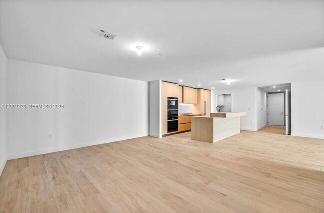 Building Photo - 900 N Ocean Blvd