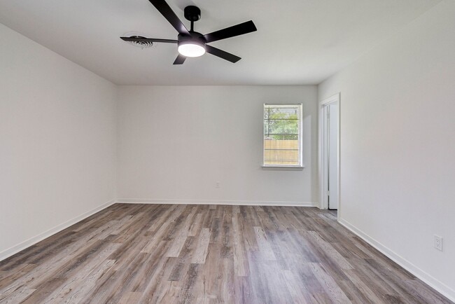 Building Photo - 1703 N Roberson St