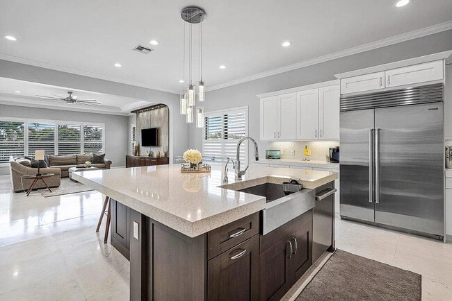 Building Photo - 17511 Cadena Dr