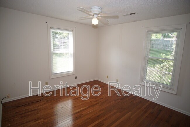 Building Photo - 307 E Oldham Ave