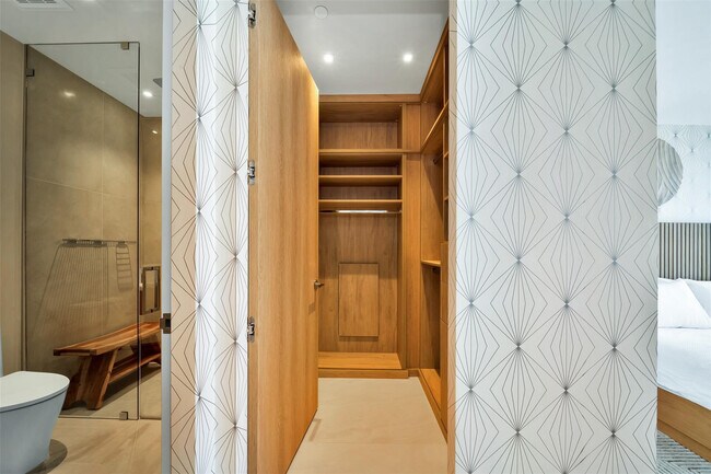 Building Photo - 2311 SE 17th St