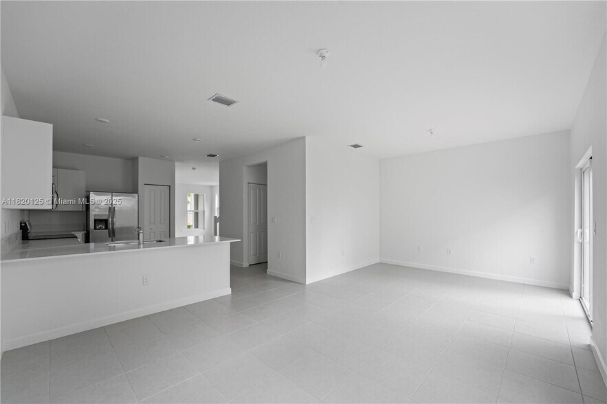 Building Photo - 124 SW 184th Way