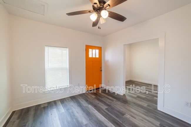 Building Photo - 611 Rochambeau St