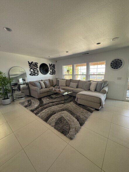 Living room - 2727 Goldenrain St