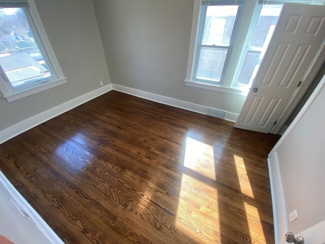 Building Photo - Newly Renovated 3 Bed 2 Bath Home