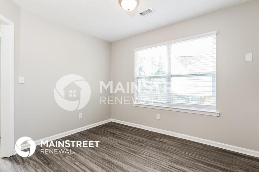 Building Photo - 7925 Woodlake Dr