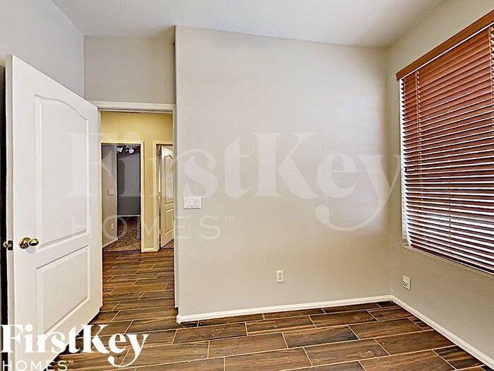 Building Photo - 8626 W Aster Dr