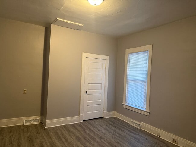 Building Photo - Newly renovated east side 1 BR/1BA