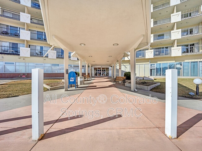 Building Photo - 411 Lakewood Cir