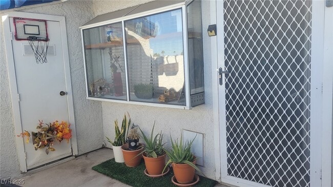 Building Photo - 2140 Willowbury Dr