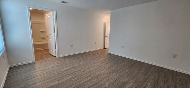 Building Photo - Thea Meadows-4-bedroom, 2 baths