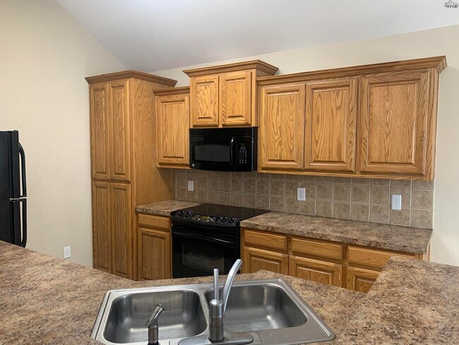 Building Photo - 6037 Laci Ln