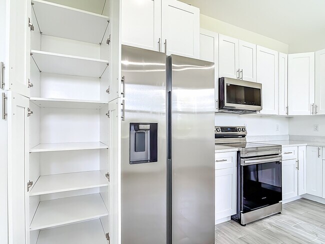 Building Photo - 260 Rotonda Blvd W