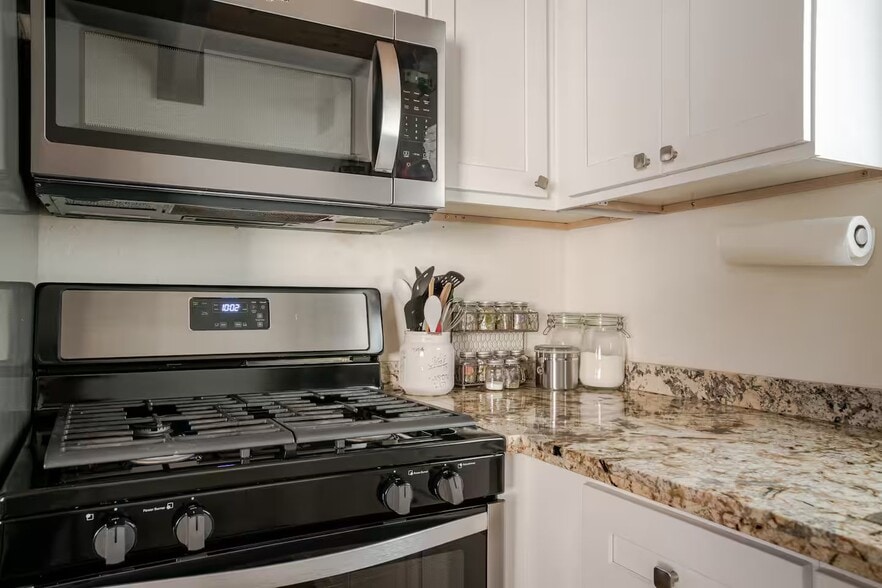 Building Photo - 336 Spruce Ln