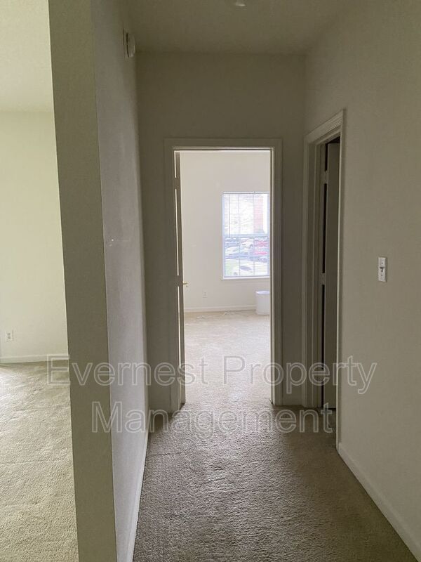 Building Photo - 9601 Links Way