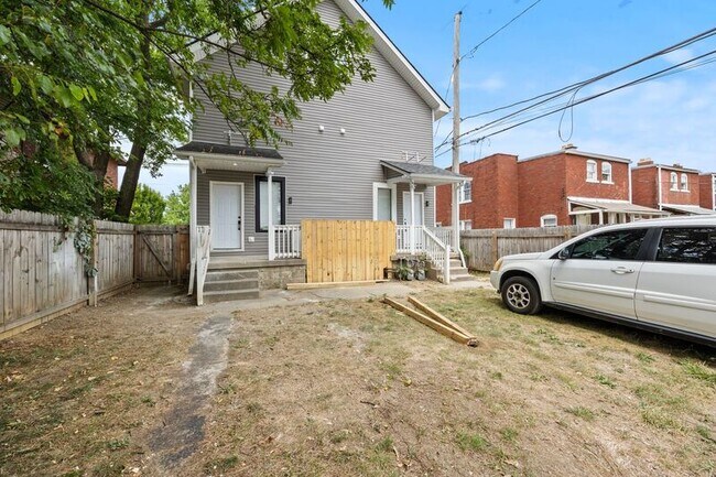 Building Photo - 941 E Whittier St