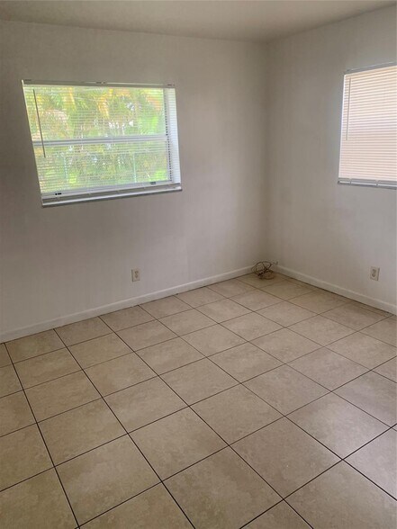 Building Photo - 1916 Scott St