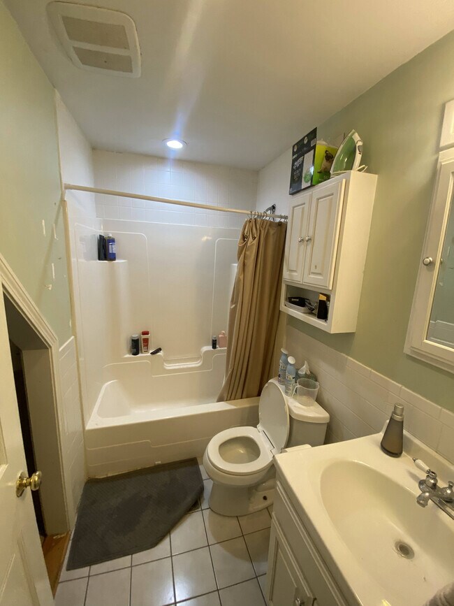 Building Photo - 120 Windsor Rd