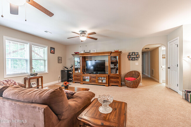 Building Photo - 55 Bridle Path Cir