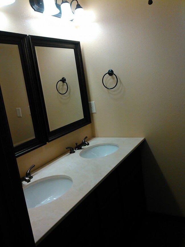Building Photo - 4522 Elwell