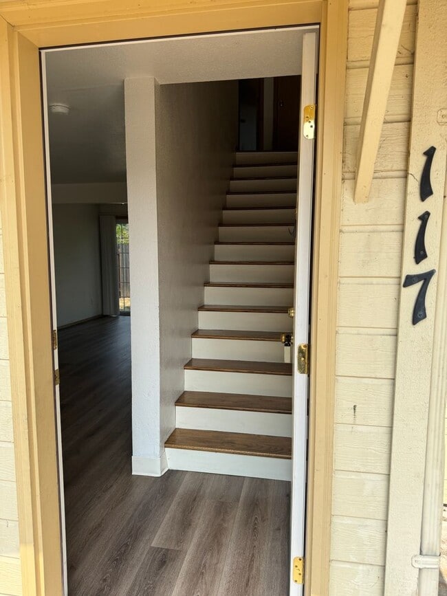 Building Photo - Freshly recently updated 3-bedroom 2-bathroom duplex with garage!