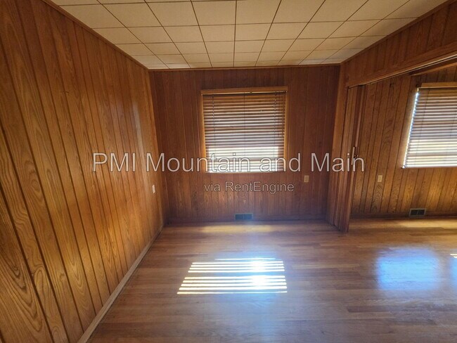 Building Photo - 99 Marlborough Rd