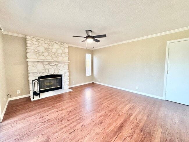 Building Photo - Beautiful 4 Bedroom Single Story For Rent In Roseville!