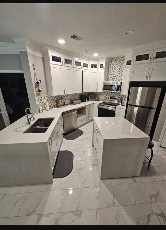 Kitchen - 4333 Bayside Village Dr