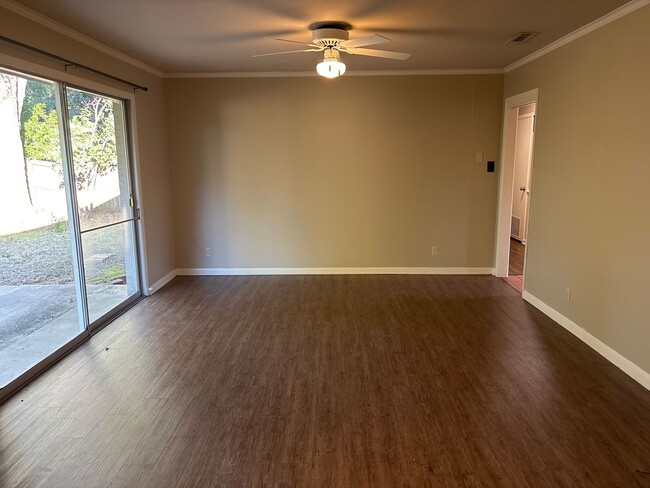 Building Photo - 204 Ridgecrest Dr