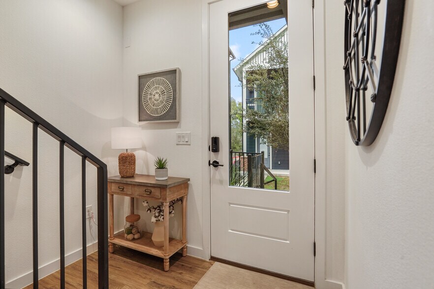 Building Photo - 3809 Valley View Rd