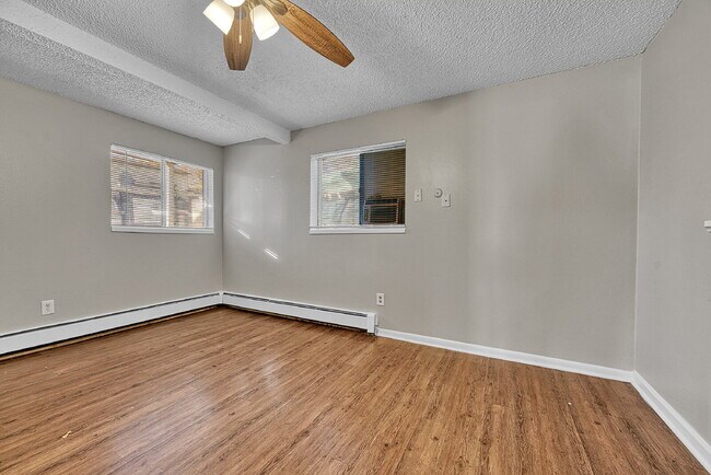 Building Photo - $1,395 — 2 bed, 1 bath renovated basement ...