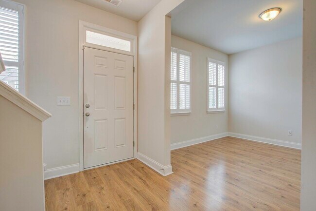 Building Photo - 7824 Montview Rd