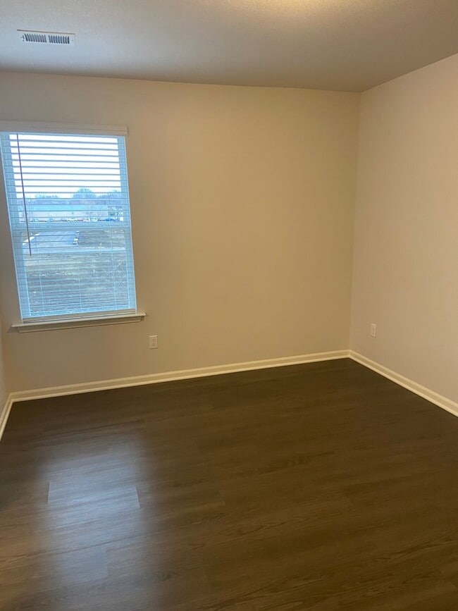 Building Photo - Modern Spring Hill Living | 3 Bed, 2.5 Bath Home with Loft, Open Floor Plan & Privacy Fence!
