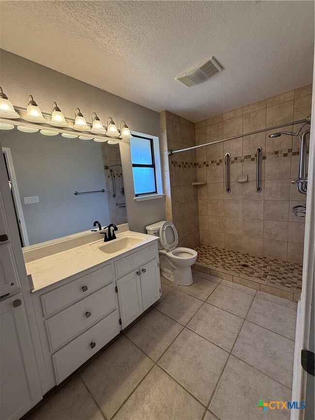 Building Photo - 1211 Clearwater Dr