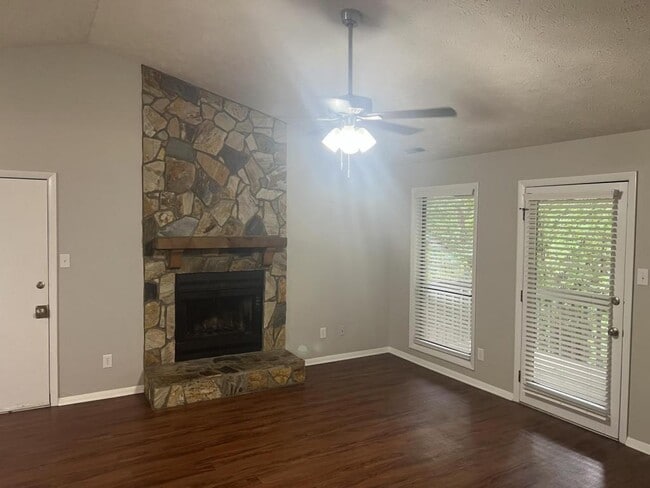 Building Photo - 1904 Tryon Dr