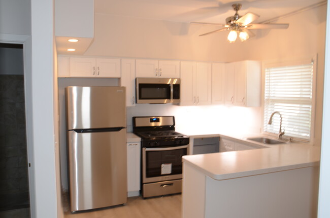 Building Photo - Sunset Ridge Apartments of Glenview