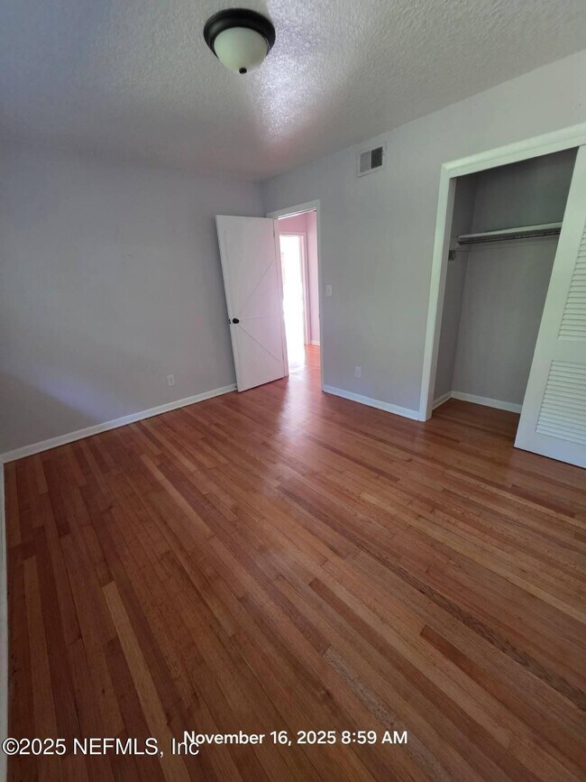 Building Photo - 6117 Clifton Ave