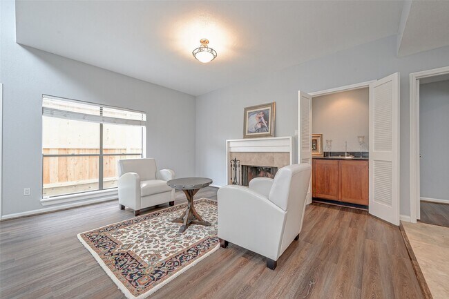 Building Photo - 2555 Bering Dr