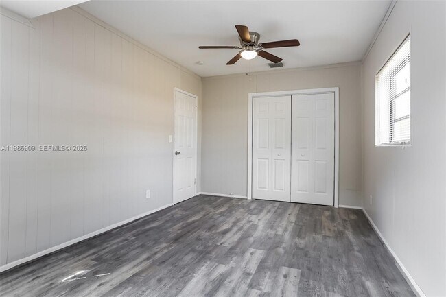 Building Photo - 1078 NE 157th St