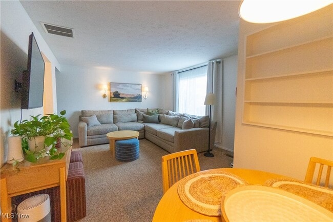 Building Photo - 216 Moore Rd