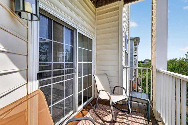 Building Photo - 2605 Chapel Lake Dr