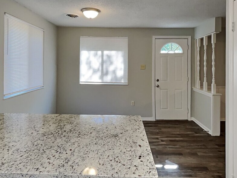 Building Photo - 7390 Isherwood Rd