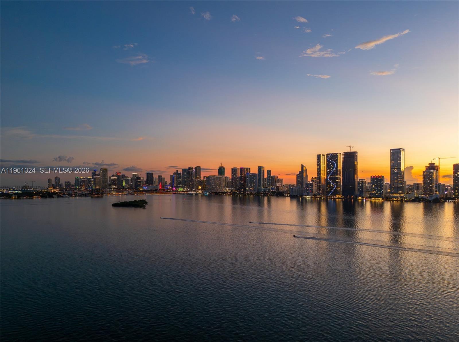 Building Photo - 700 NE 24th St