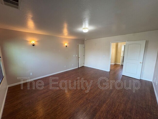 Building Photo - 312 W Reese Ave