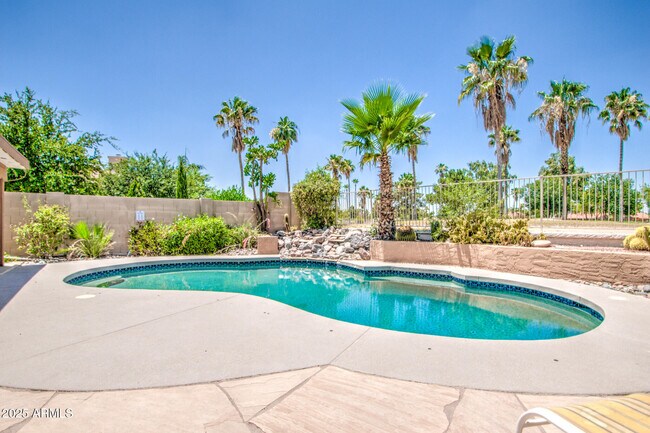 Building Photo - 6832 W Morrow Dr