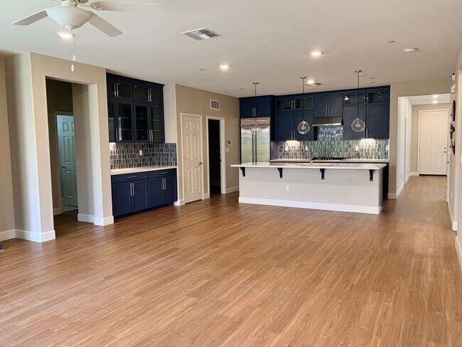 Building Photo - Single Story Craftsmen in Hollister