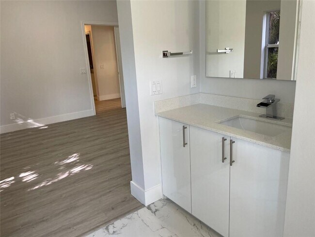 Building Photo - 4293 Laurel Ridge Cir