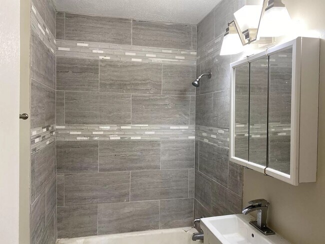 Building Photo - 1341 Taft St