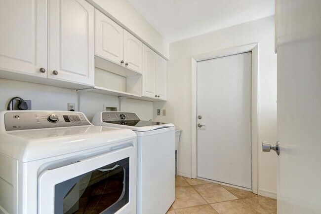 Building Photo - 1753 W Terrace Dr